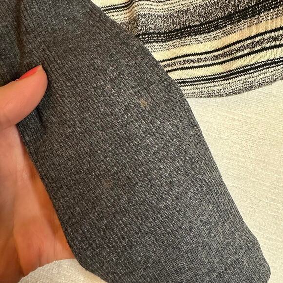 Guess Vintage 90's Deadstock NWT Grey Sweater - Picture 5 of 7